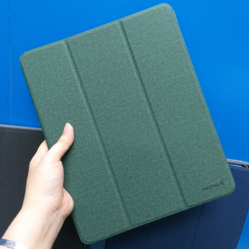 Bao Da iPad Pro 12.9 2021 Leather Case Hiệu Mutural Chính Hãng làm bằng chất liệu vải và tpu cao cấp, thiết kế dạng chống sốc, có khay đựng bút, chức năng đóng tắt màn hình, rất đa năng và tiện dụng